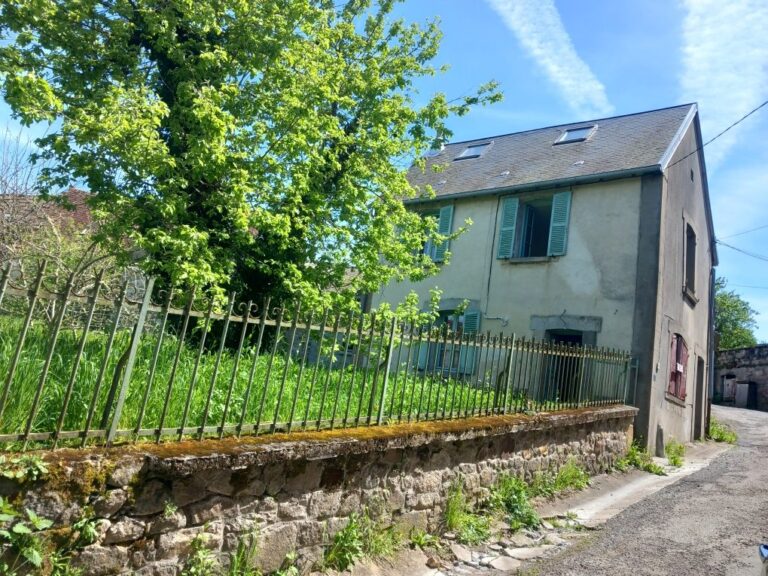 Maison de campagne avec jardin et garage proche rivière