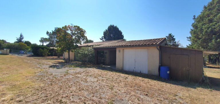 Belle villa PP 4 faces de type T4 avec garage et terrain de 1300m²