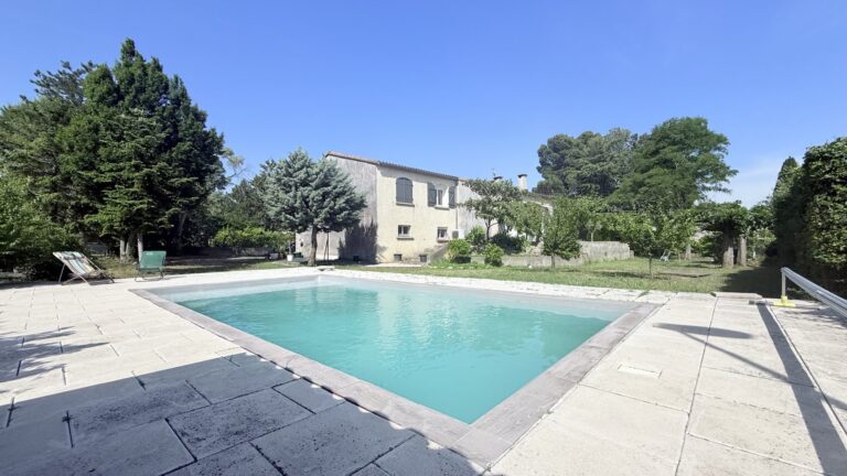 BAISSE DE PRIX ! Grande villa T5 avec piscine sur 1600m² de terrain clos